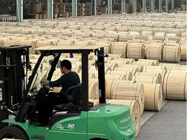 How ADSS Fiber Cable Withstands Extreme Weather Conditions?