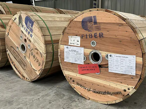 Fibra Óptica ADSS: Soluciones para Redes Eléctricas y de Telecomunicaciones